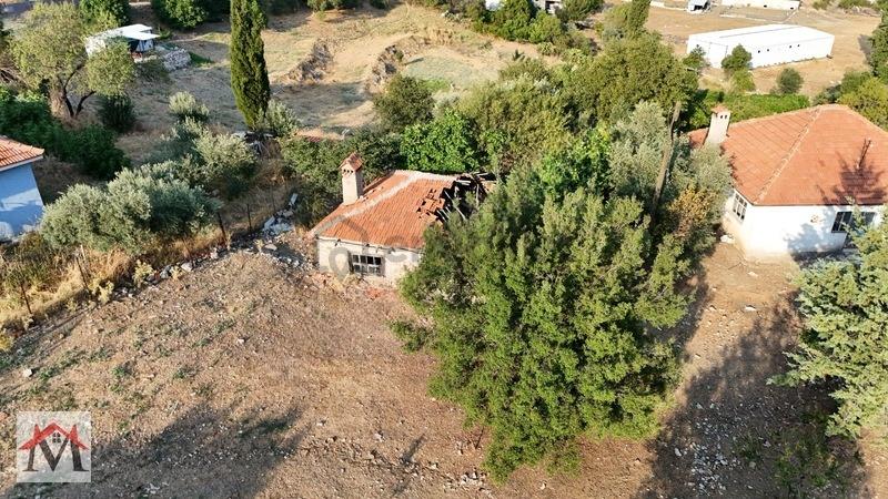 Bucak Kızılsekide İçerisinde 2 Adet Ev Bulunan 4413m2 Tarla - 35