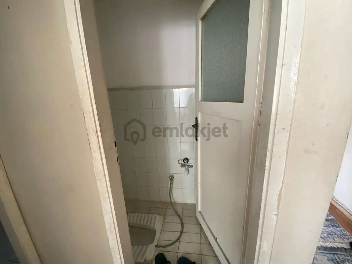 Remax'tan Bahçelievler'de Satılık 2+1 Hisseli Daire - 13