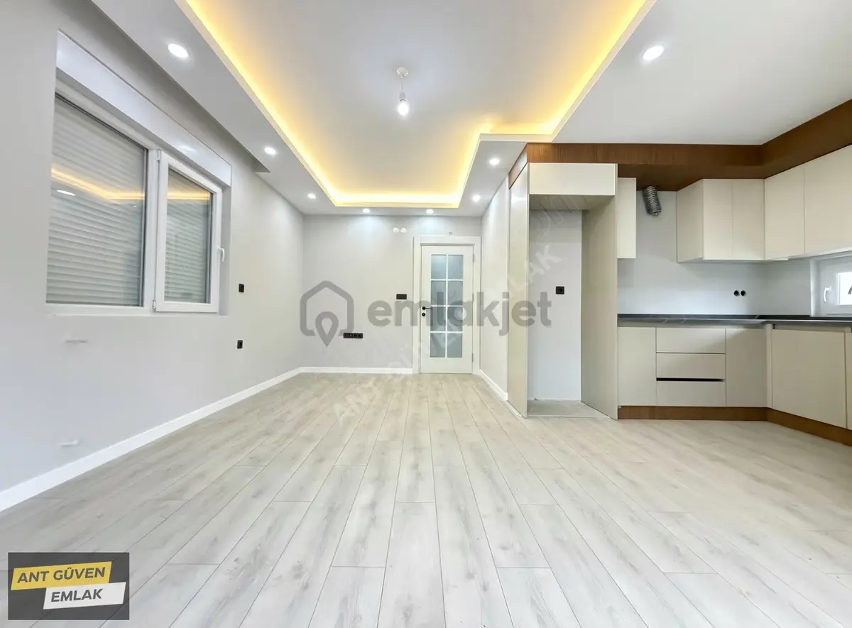 Lüx İşçilikli Devlet Hast. Yakınında 2+1 Kat Genişliğinde Giriş