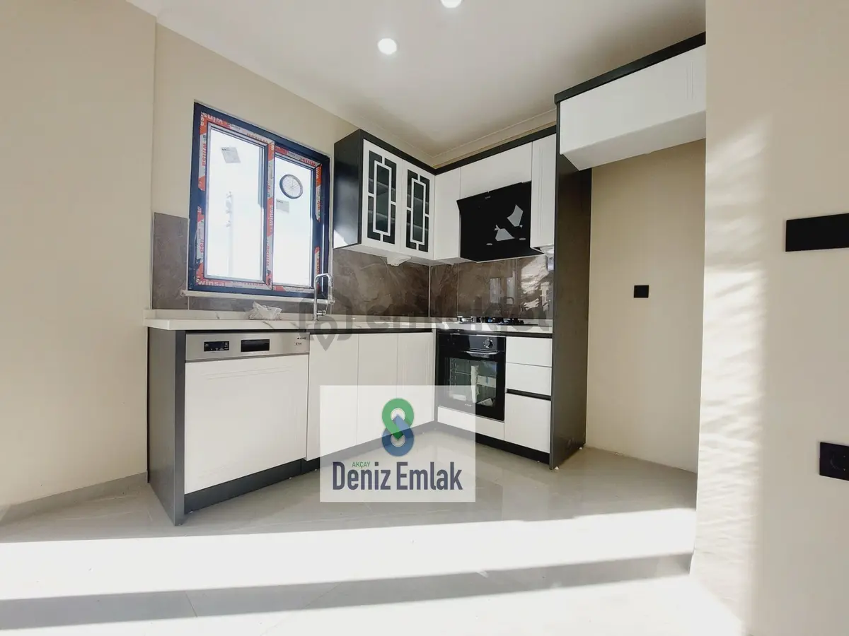 Denizden Akçayda Öncephe Geniş Balkonlu Satılık 2+1 Daire. - 13