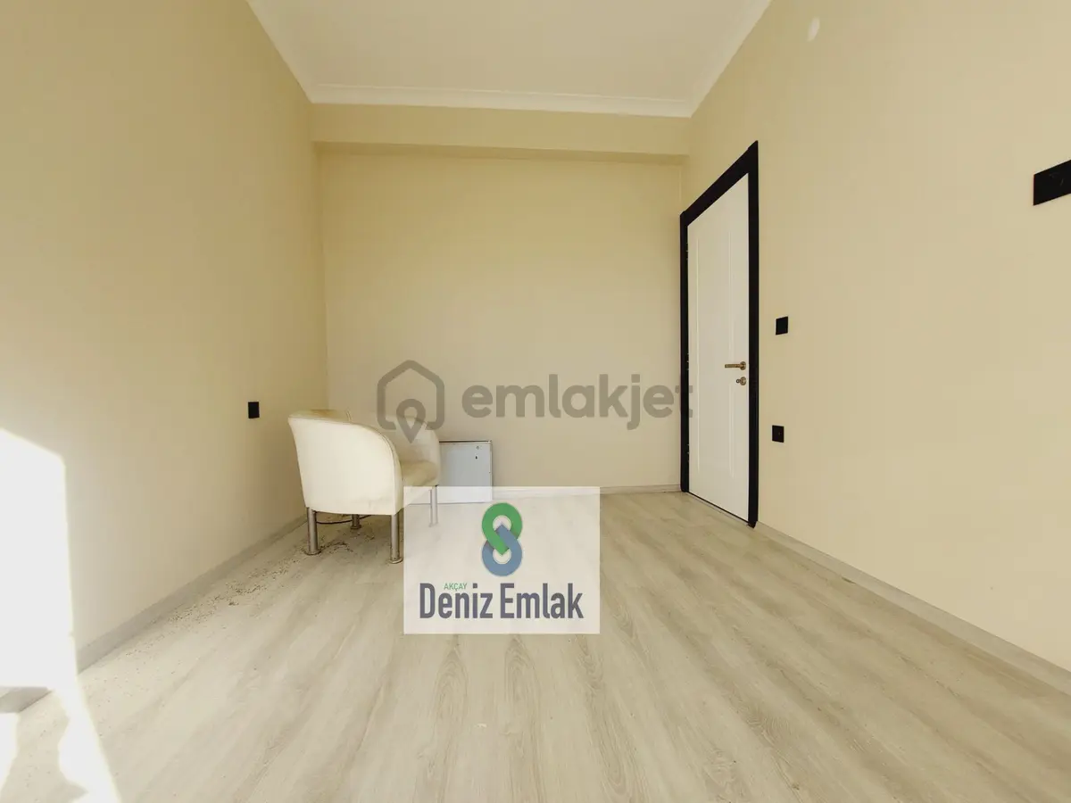Denizden Akçayda Öncephe Geniş Balkonlu Satılık 2+1 Daire. - 4