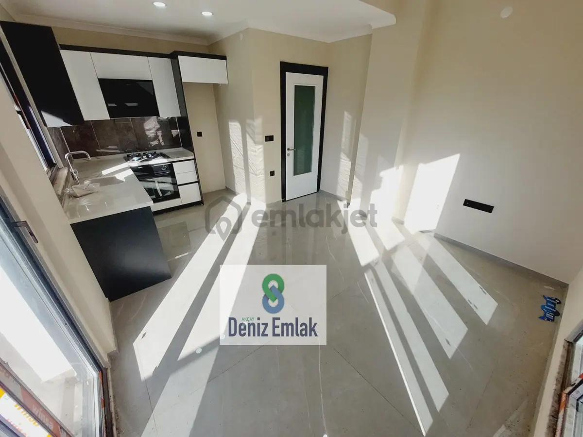 Denizden Akçayda Öncephe Geniş Balkonlu Satılık 2+1 Daire. - 14