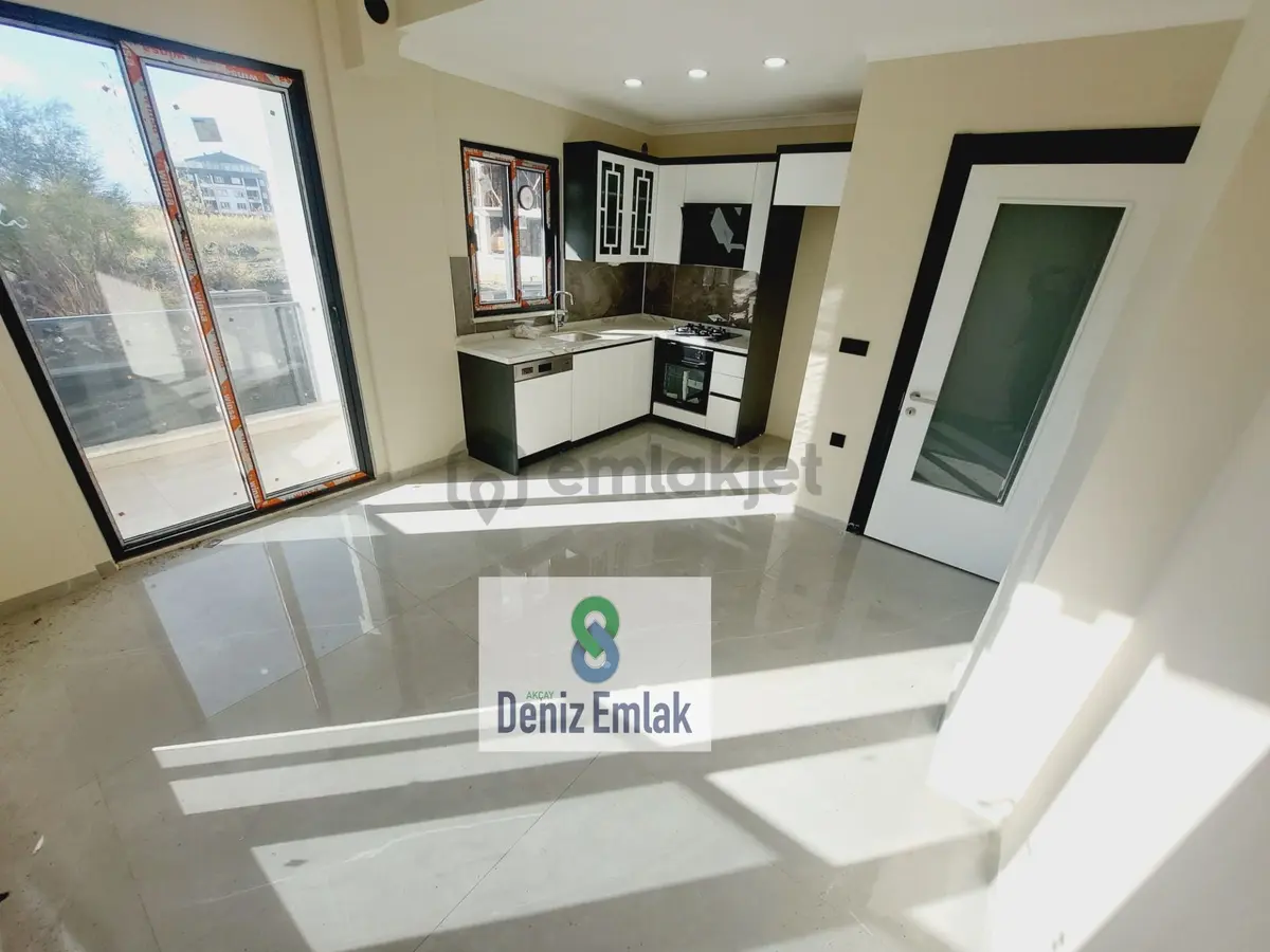 Denizden Akçayda Öncephe Geniş Balkonlu Satılık 2+1 Daire. - 35