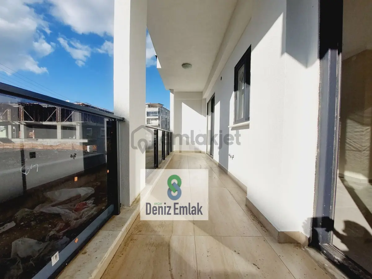 Denizden Akçayda Öncephe Geniş Balkonlu Satılık 2+1 Daire. - 6