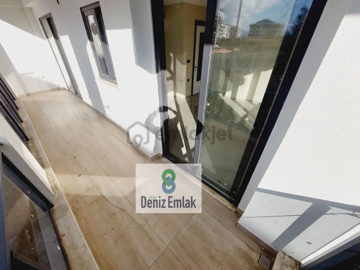 Denizden Akçayda Öncephe Geniş Balkonlu Satılık 2+1 Daire. - 8