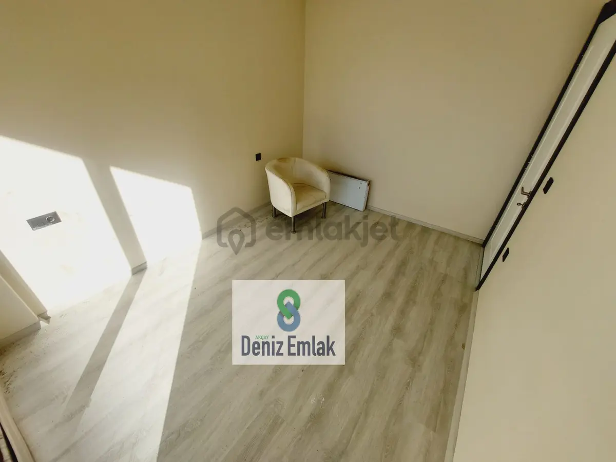 Denizden Akçayda Öncephe Geniş Balkonlu Satılık 2+1 Daire. - 15