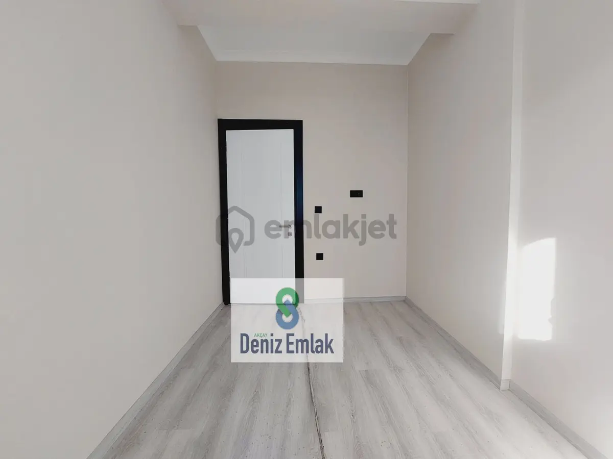 Denizden Akçayda Öncephe Geniş Balkonlu Satılık 2+1 Daire. - 10