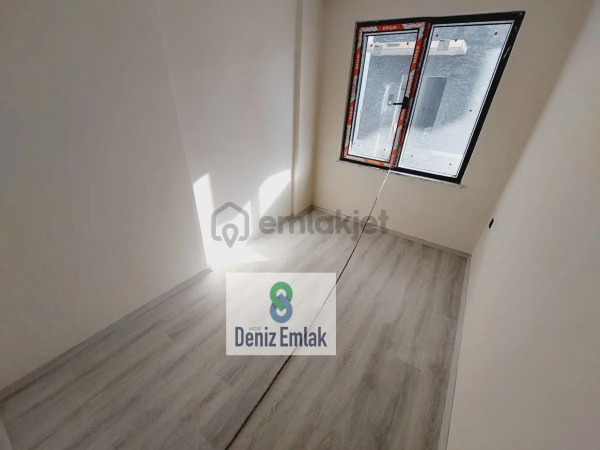 Denizden Akçayda Öncephe Geniş Balkonlu Satılık 2+1 Daire. - 5