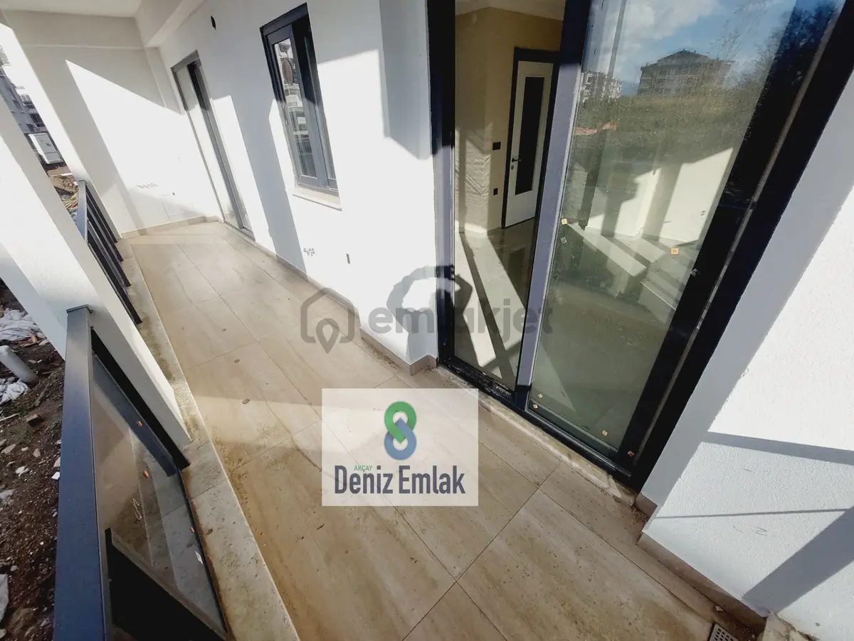 Denizden Akçayda Öncephe Geniş Balkonlu Satılık 2+1 Daire. - 31