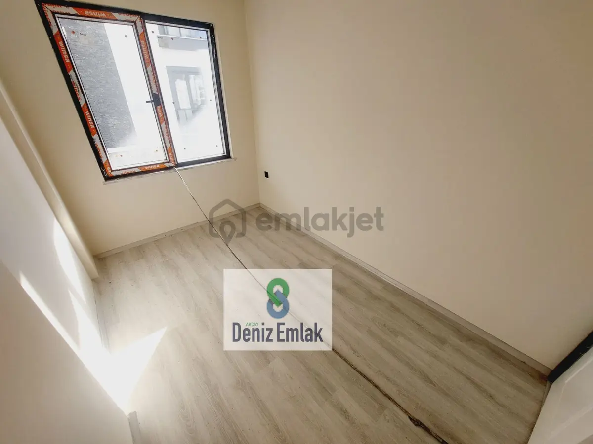 Denizden Akçayda Öncephe Geniş Balkonlu Satılık 2+1 Daire. - 9
