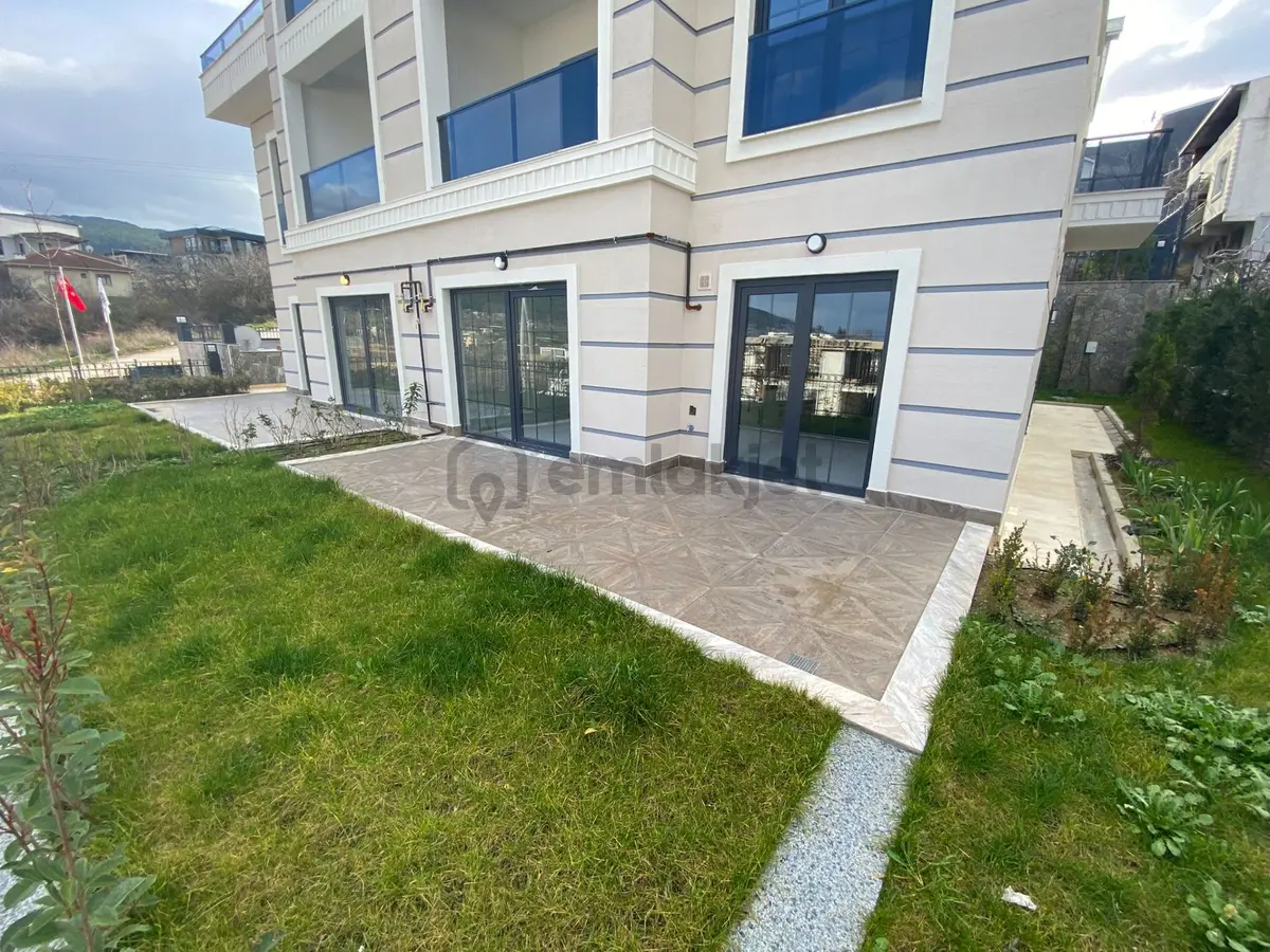 Gümüştepe'de Muhteşem Manzaralı 5+1 Triplex Villa - 32