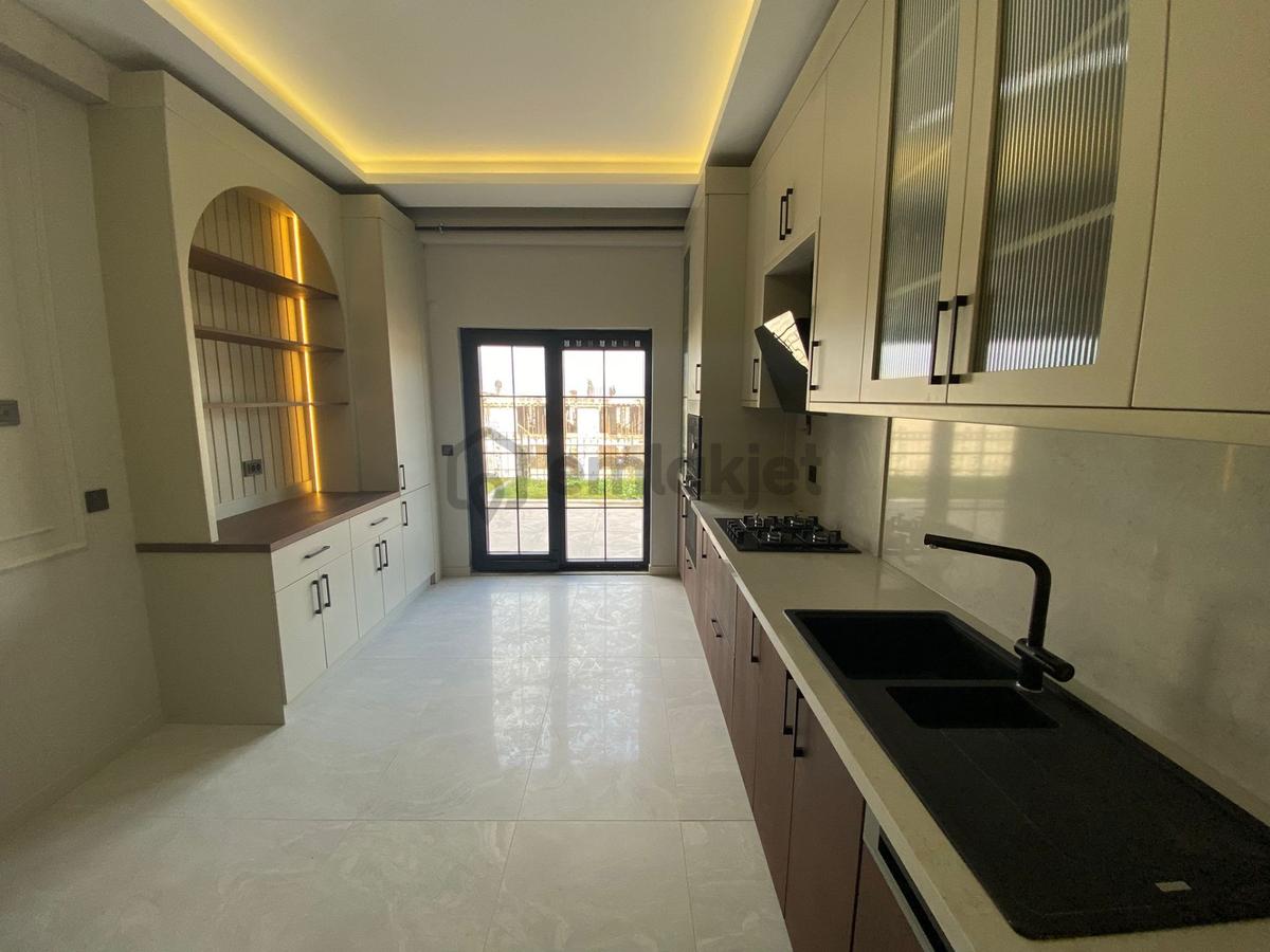 Gümüştepe'de Muhteşem Manzaralı 5+1 Triplex Villa - 7