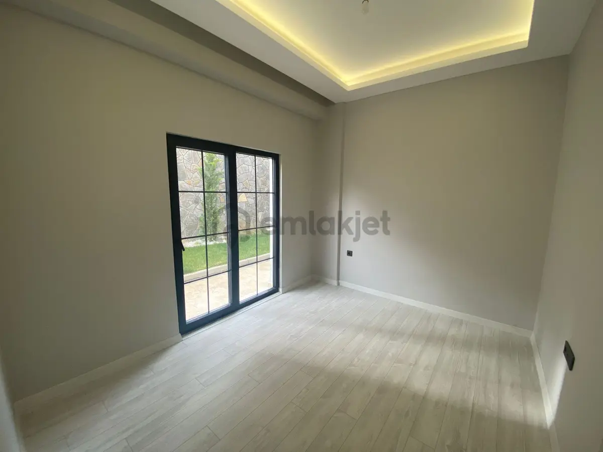 Gümüştepe'de Muhteşem Manzaralı 5+1 Triplex Villa - 24
