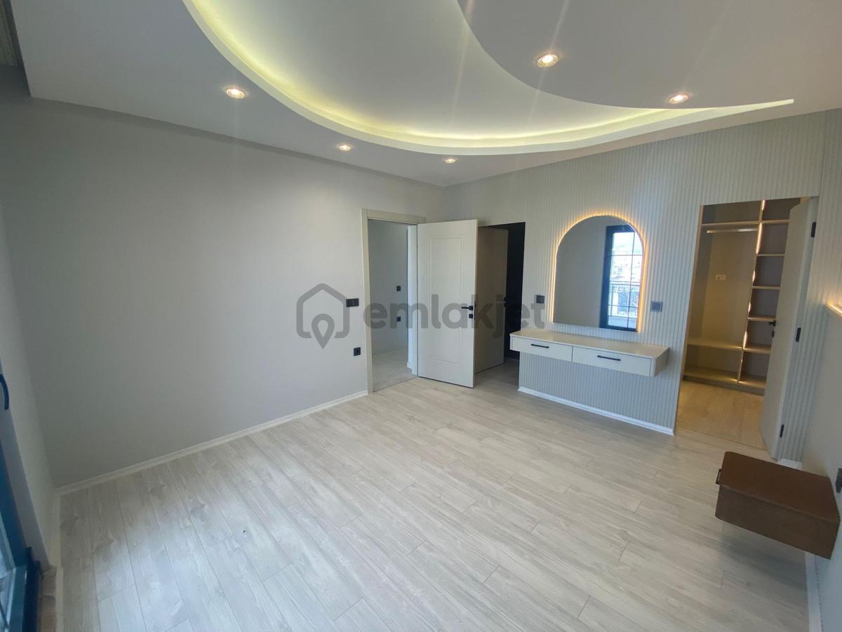 Gümüştepe'de Muhteşem Manzaralı 5+1 Triplex Villa - 17