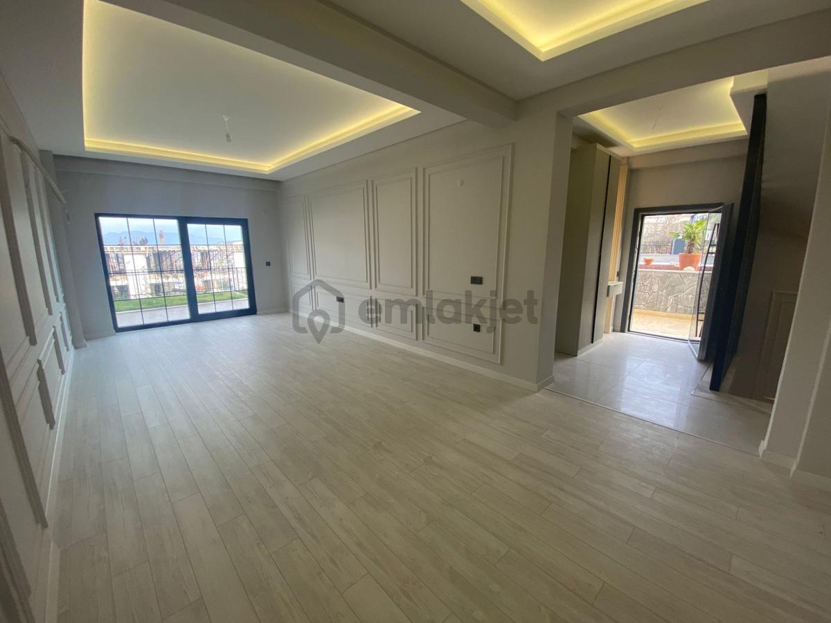 Gümüştepe'de Muhteşem Manzaralı 5+1 Triplex Villa - 29
