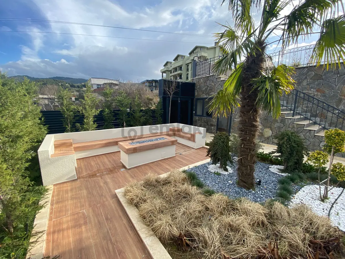 Gümüştepe'de Muhteşem Manzaralı 5+1 Triplex Villa - 3