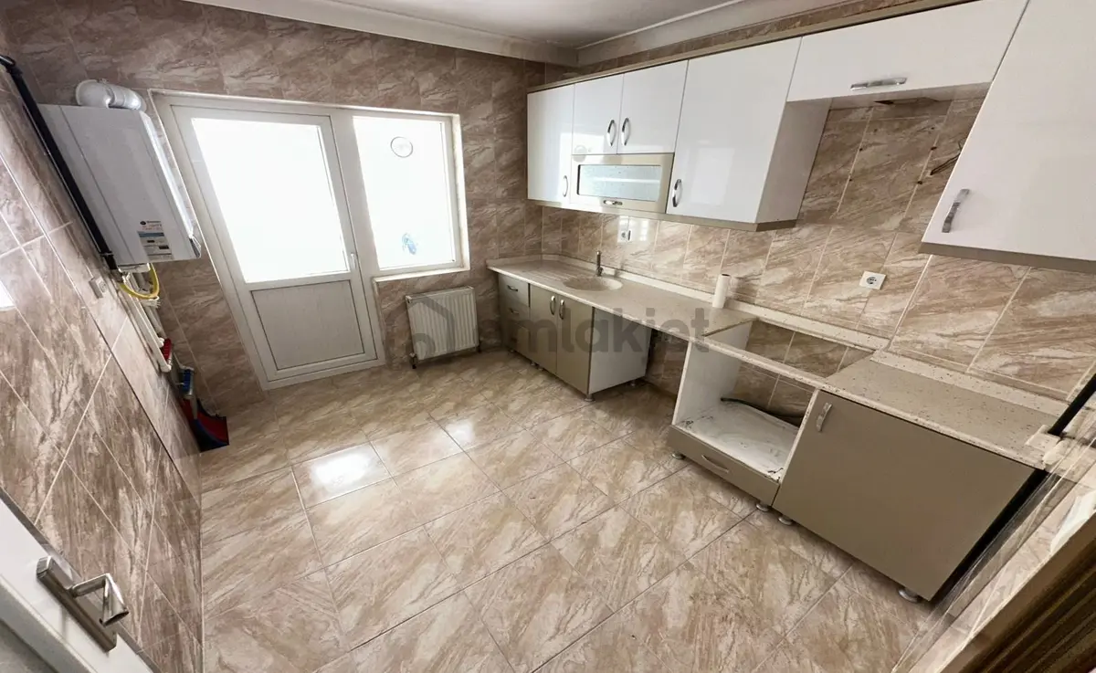 Başkent Caddesi Yakını Ara Kat Yapılı 3+1 - 7