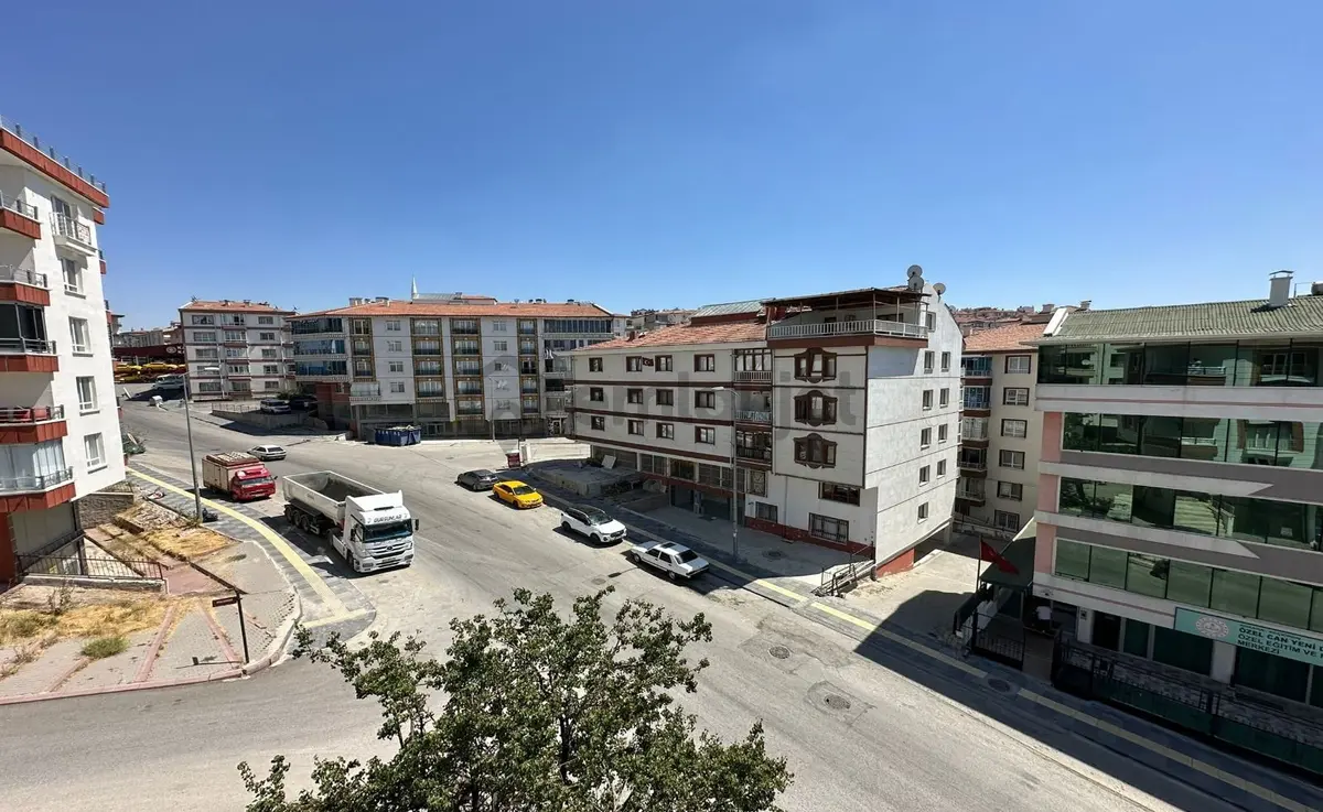 Başkent Caddesi Yakını Ara Kat Yapılı 3+1 - 20