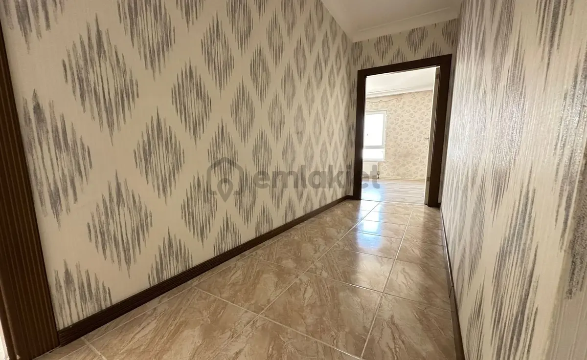 Başkent Caddesi Yakını Ara Kat Yapılı 3+1 - 6