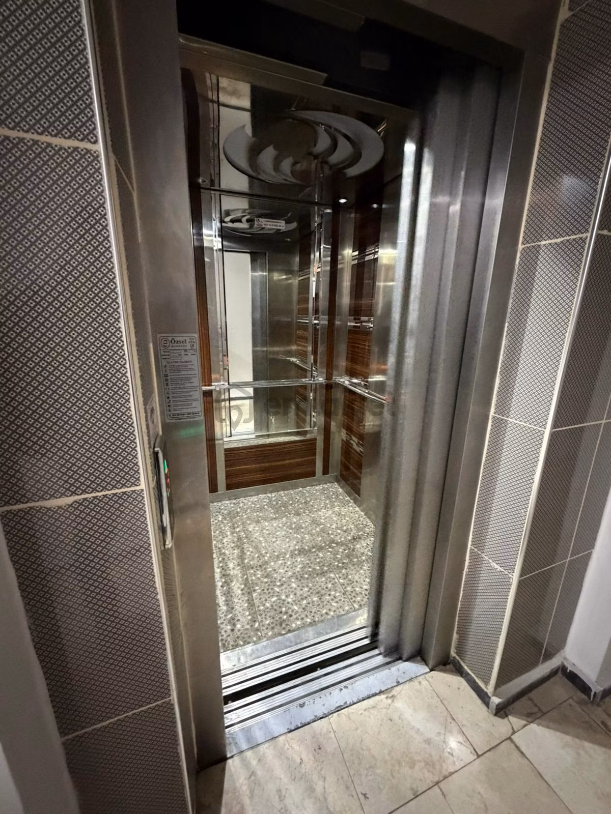 Sd880-istiklal Mh Ara Kat 1+1 Asansörlü Bakımlı Satılık Daire