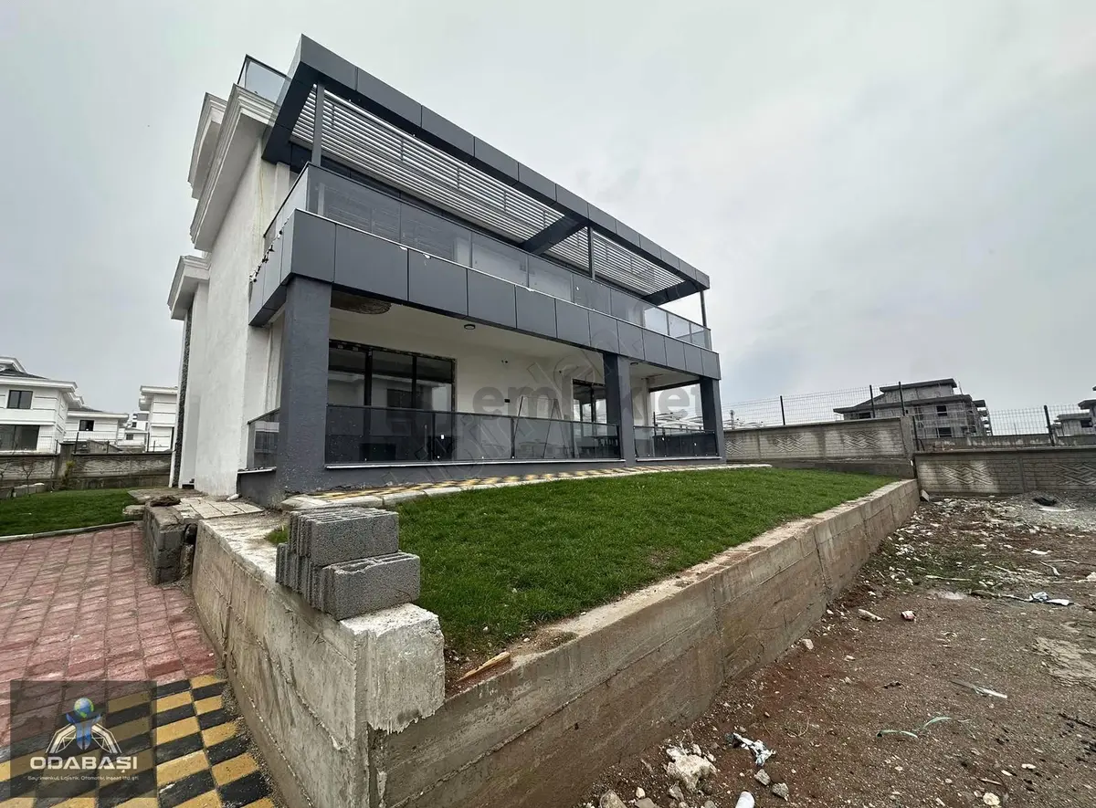 450 Evler Ulaş Yapı Satılık 8.5+1 Tripleks Villa