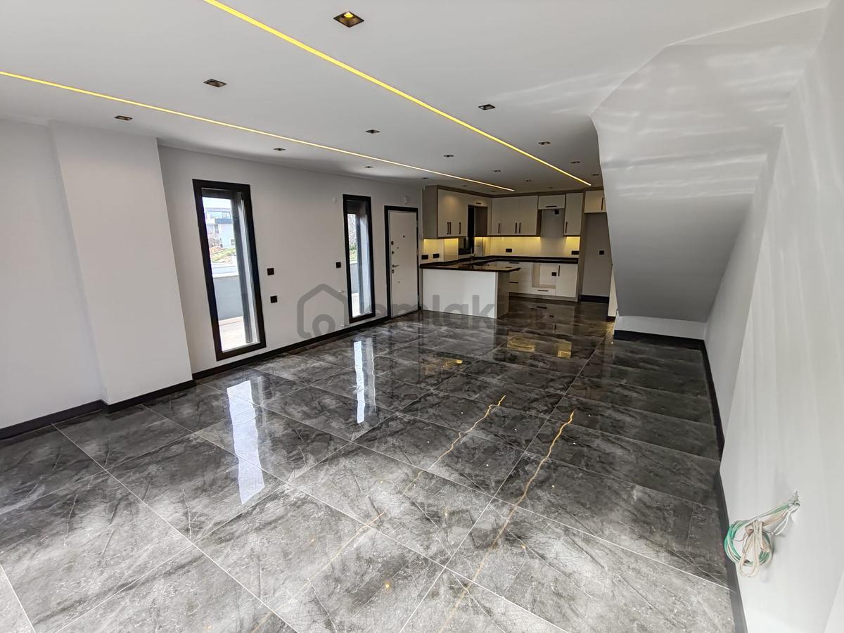 Didimde 3+1 Villa Havuzlu Bahçeli Geniş Salonlu - 8