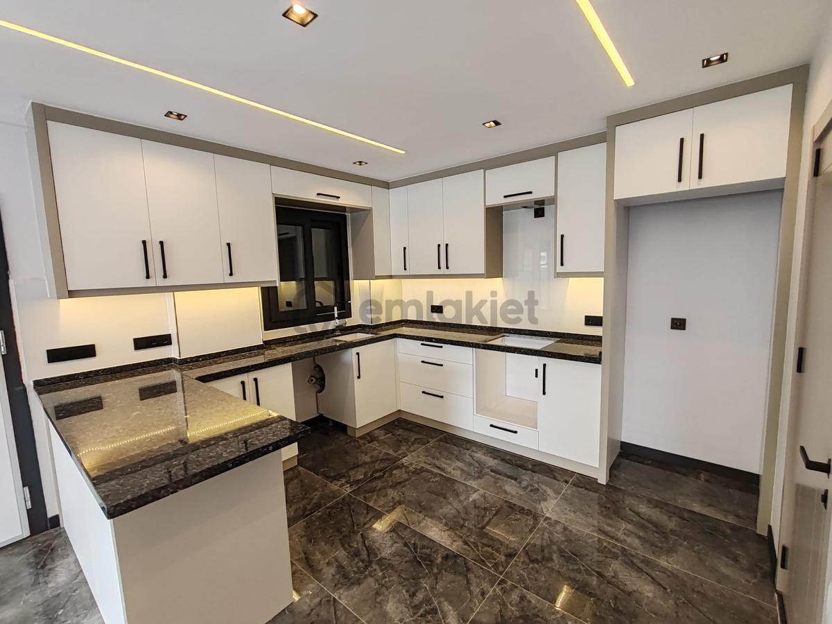 Didimde 3+1 Villa Havuzlu Bahçeli Geniş Salonlu - 10
