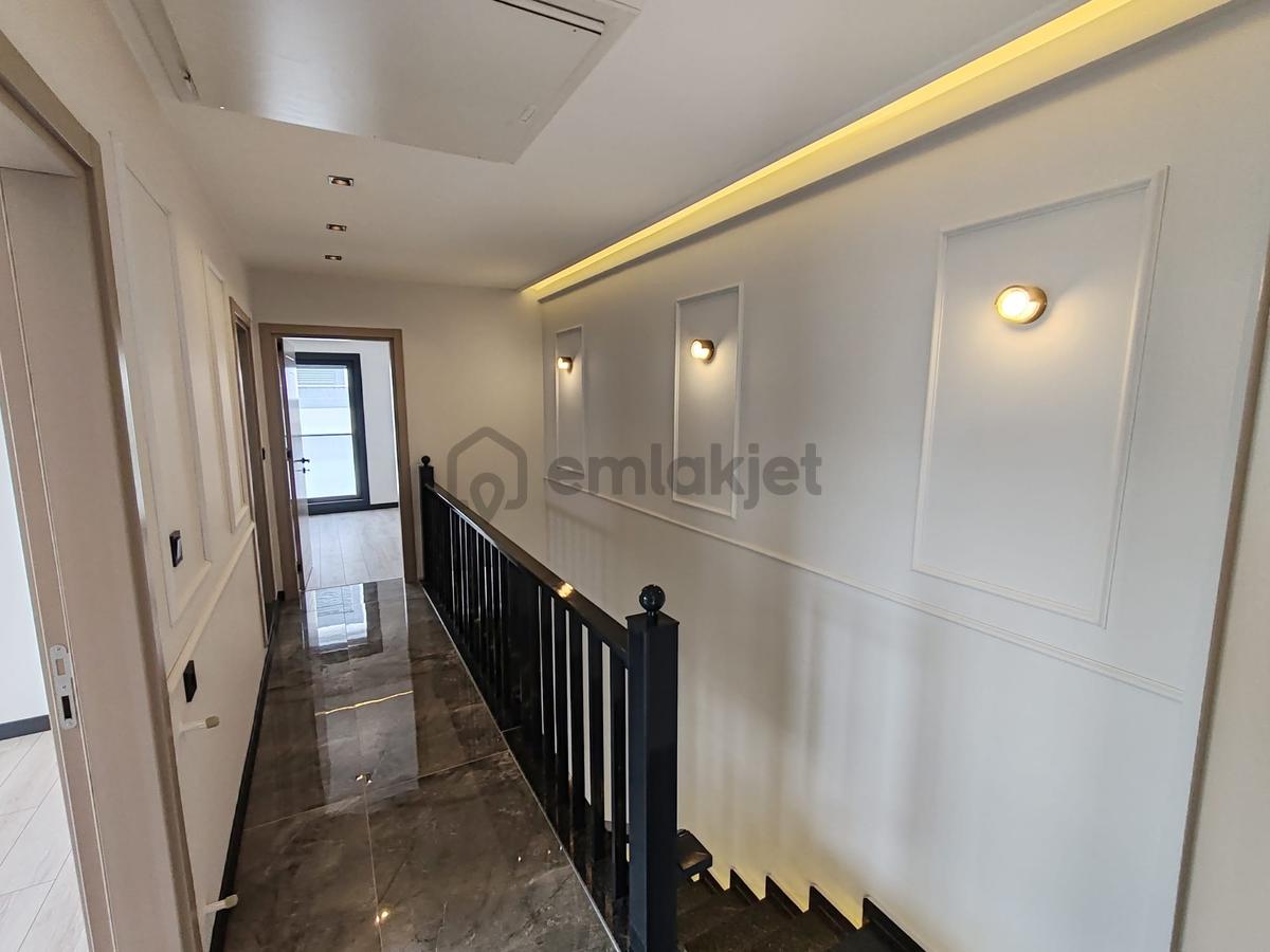 Didimde 3+1 Villa Havuzlu Bahçeli Geniş Salonlu - 13