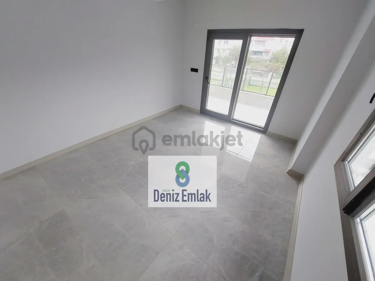 Denizden Akçayda Tam Müstakil Havuzlu Satılık 3+1 Villa. - 12