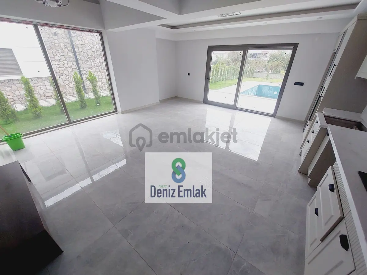 Denizden Akçayda Tam Müstakil Havuzlu Satılık 3+1 Villa. - 22