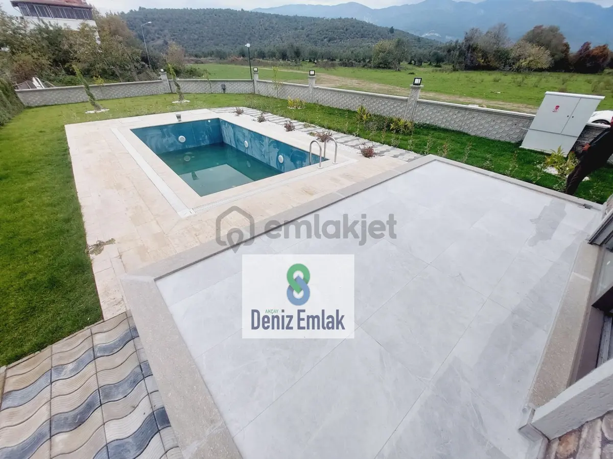 Denizden Akçayda Tam Müstakil Havuzlu Satılık 3+1 Villa. - 14