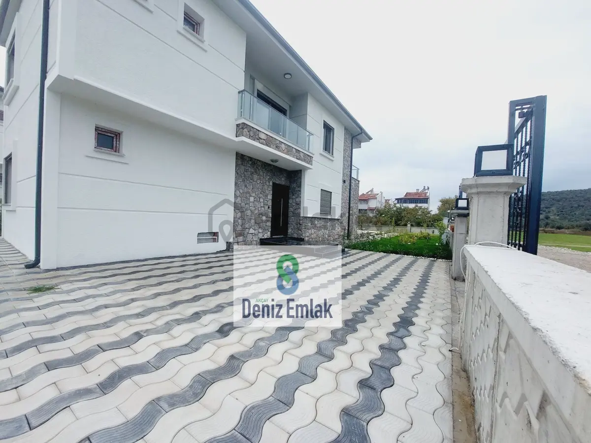 Denizden Akçayda Tam Müstakil Havuzlu Satılık 3+1 Villa. - 19