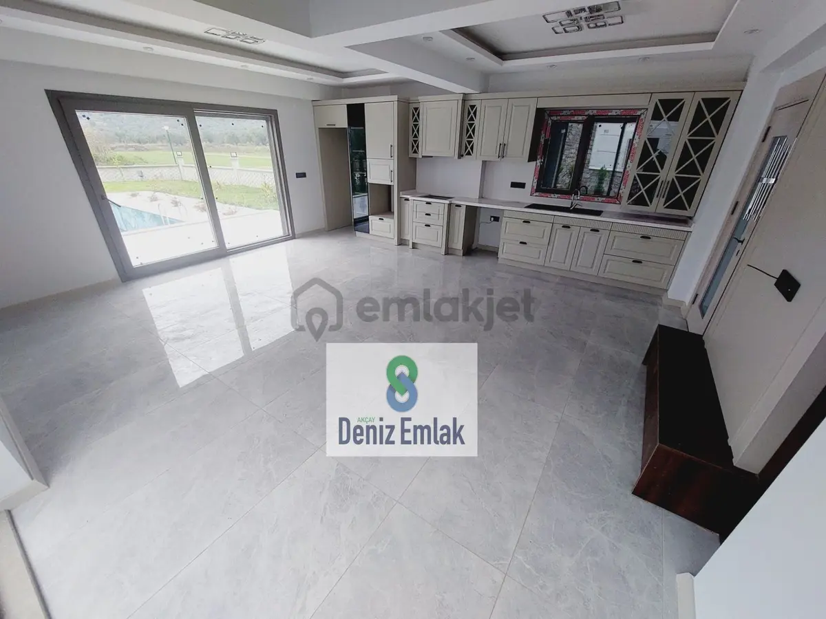 Denizden Akçayda Tam Müstakil Havuzlu Satılık 3+1 Villa. - 3
