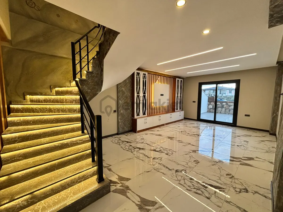 Hisarda Muhteşem 4+1 Villa - 8