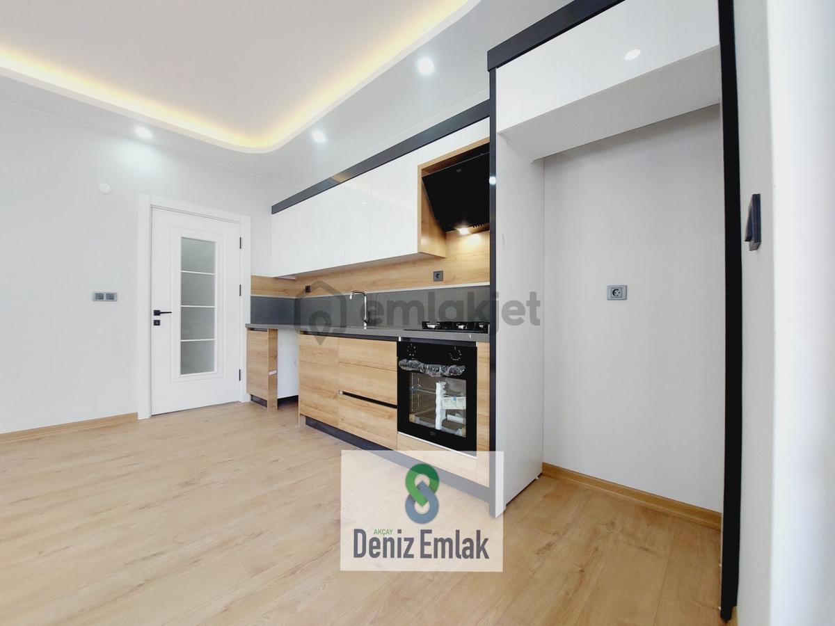 Denizden Akçayda Yeni Binada Geniş Lüks Satılık 1+1 Daire. - 2