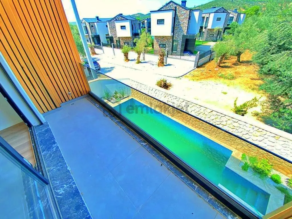 Uytun'dan Güre'de Sauna Yüzme Havuzlu Ultralüx 5+1 Satılık Villa - 13