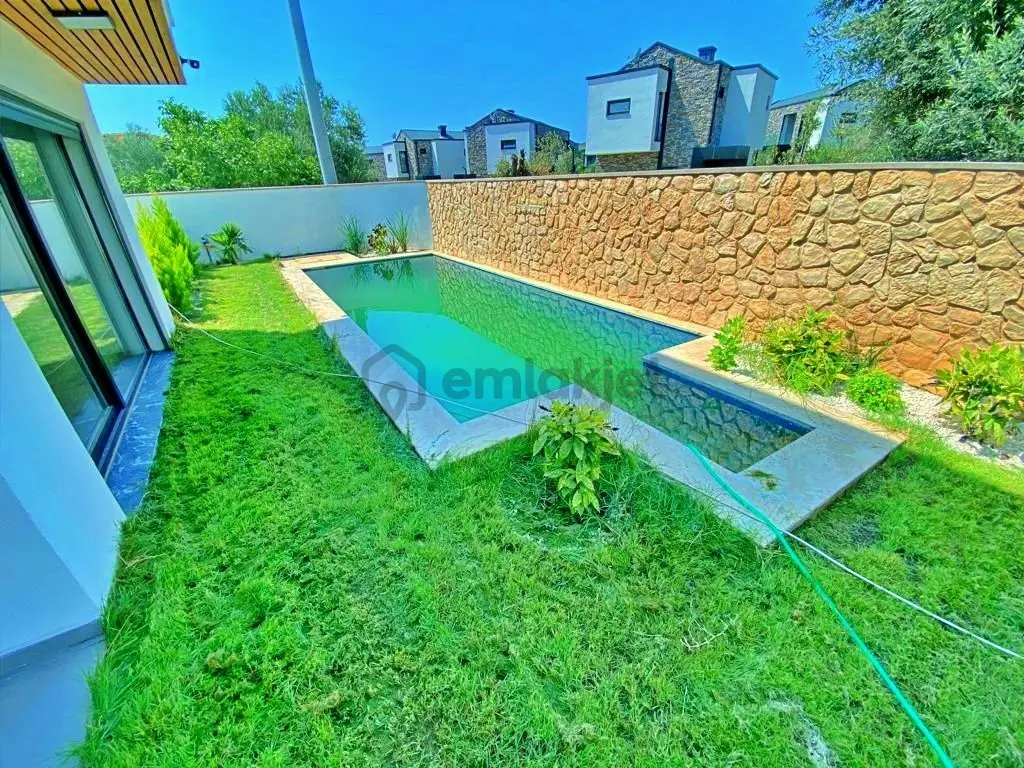 Uytun'dan Güre'de Sauna Yüzme Havuzlu Ultralüx 5+1 Satılık Villa - 9
