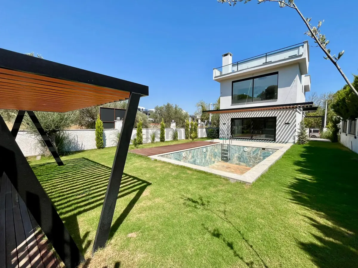 Yükselde Gürede Tam Bağımsız Havuzlu Otoparklı Satılık 3+1 Villa - 33