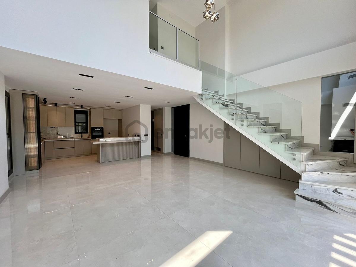 Yükselde Gürede Tam Bağımsız Havuzlu Otoparklı Satılık 3+1 Villa - 31