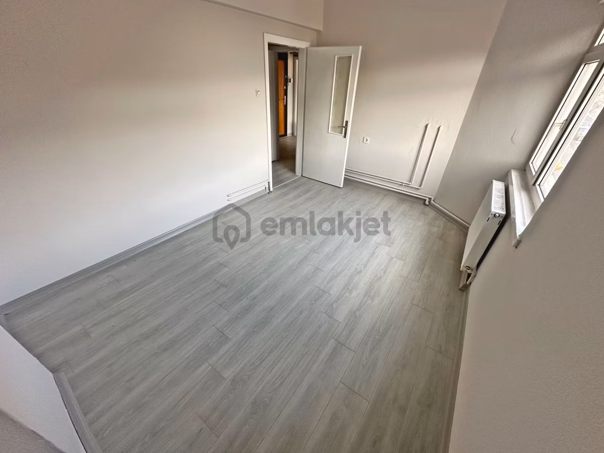 Saimekadın Göbekte Ara Katta Ön Cephede 3+1 Satılık Daire - 17