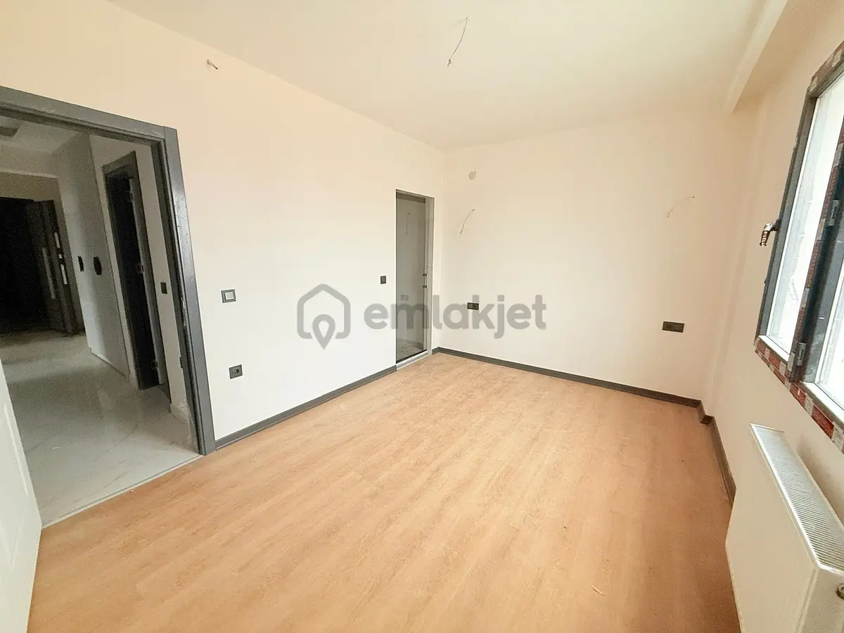 Yıldız'dan Site İçerisinde Ara Kat Şehir Manzaralı 2+1 !! - 27