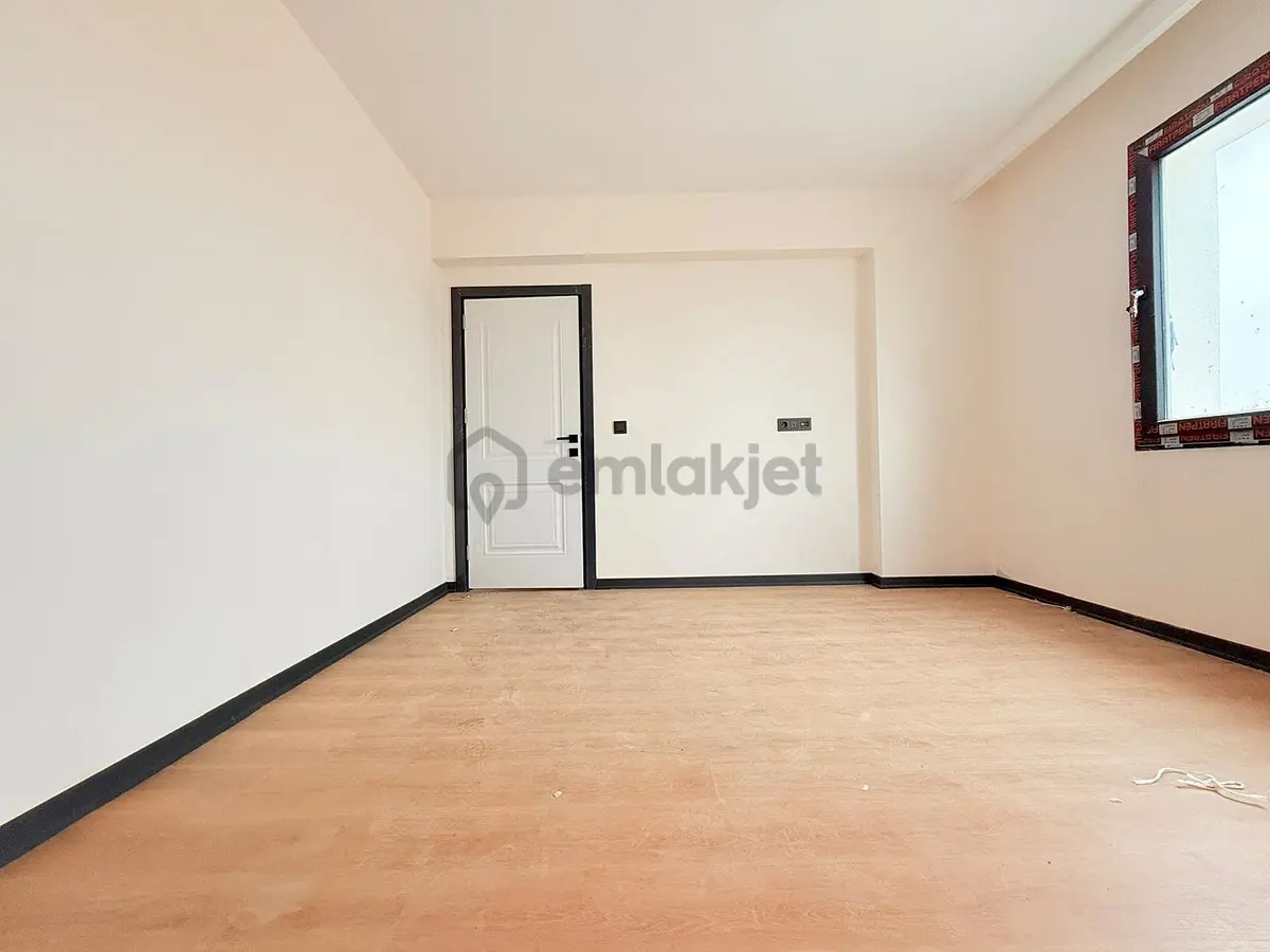 Yıldız'dan Site İçerisinde Ara Kat Şehir Manzaralı 2+1 !! - 23