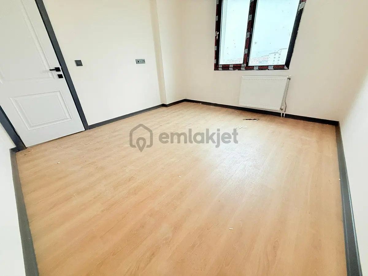 Yıldız'dan Site İçerisinde Ara Kat Şehir Manzaralı 2+1 !! - 24