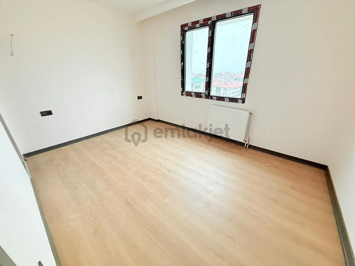 Yıldız'dan Site İçerisinde Ara Kat Şehir Manzaralı 2+1 !! - 25