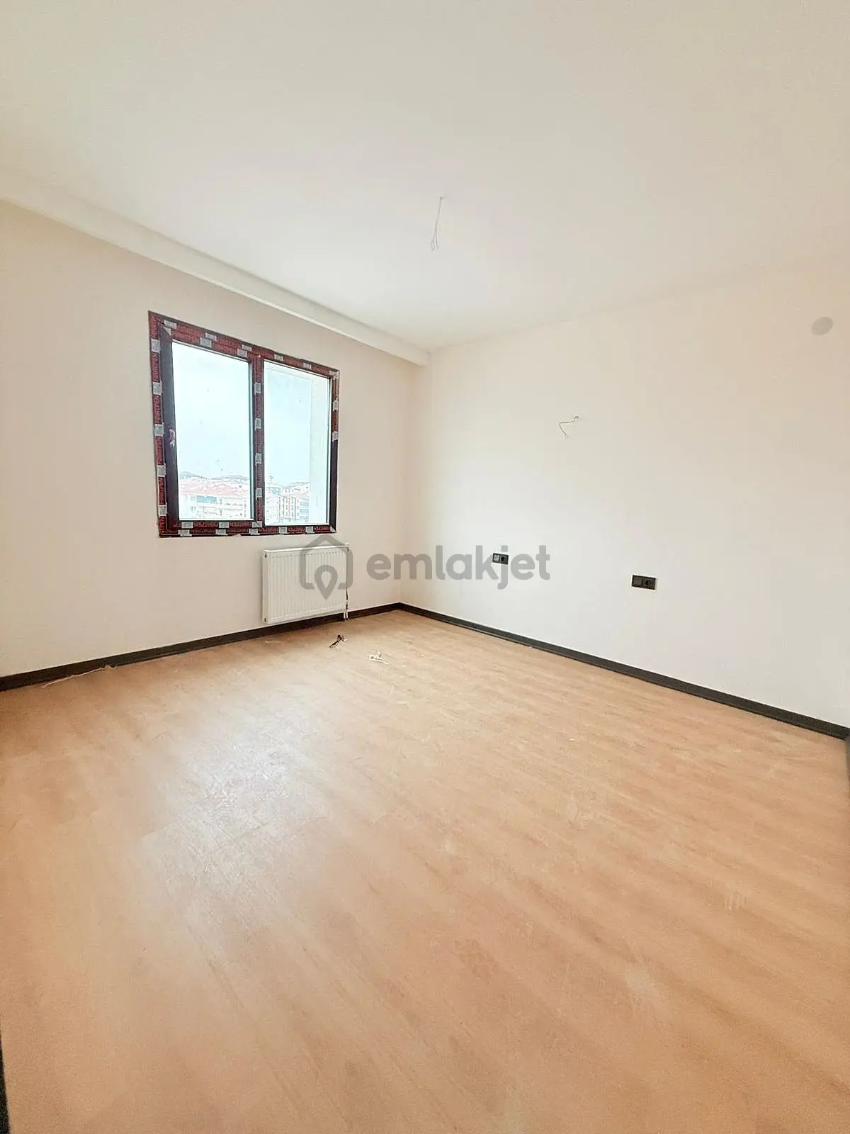 Yıldız'dan Site İçerisinde Ara Kat Şehir Manzaralı 2+1 !! - 21