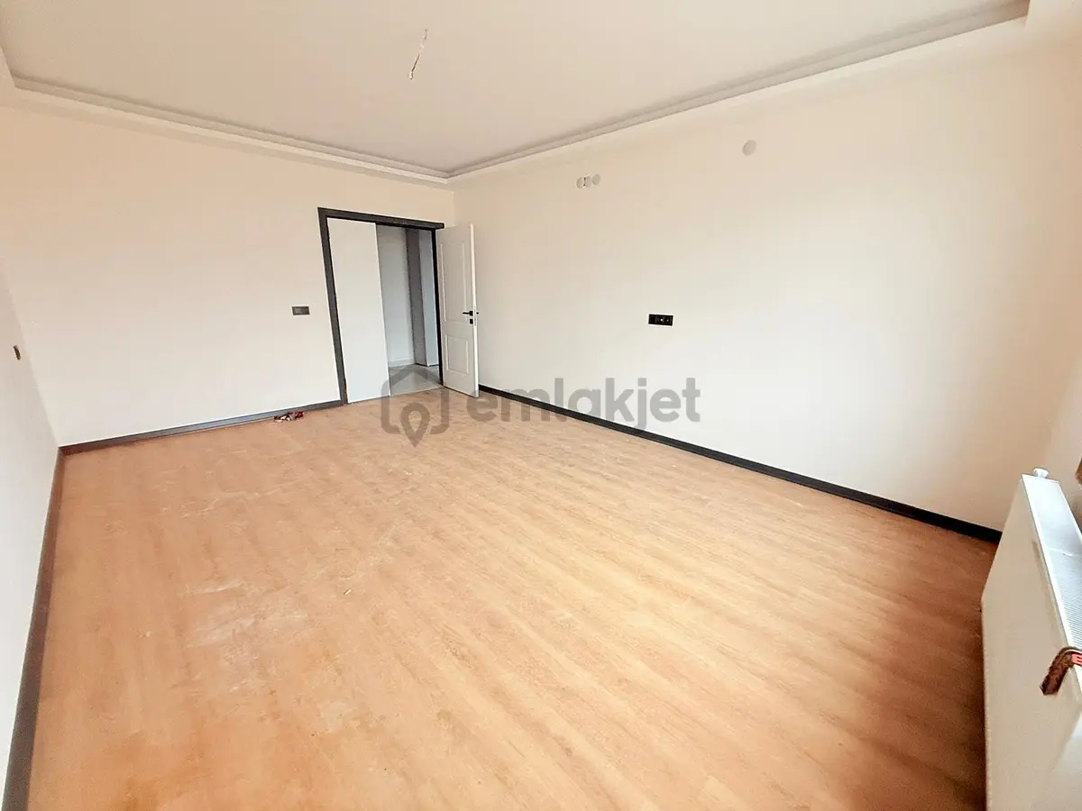 Yıldız'dan Site İçerisinde Ara Kat Şehir Manzaralı 2+1 !! - 18
