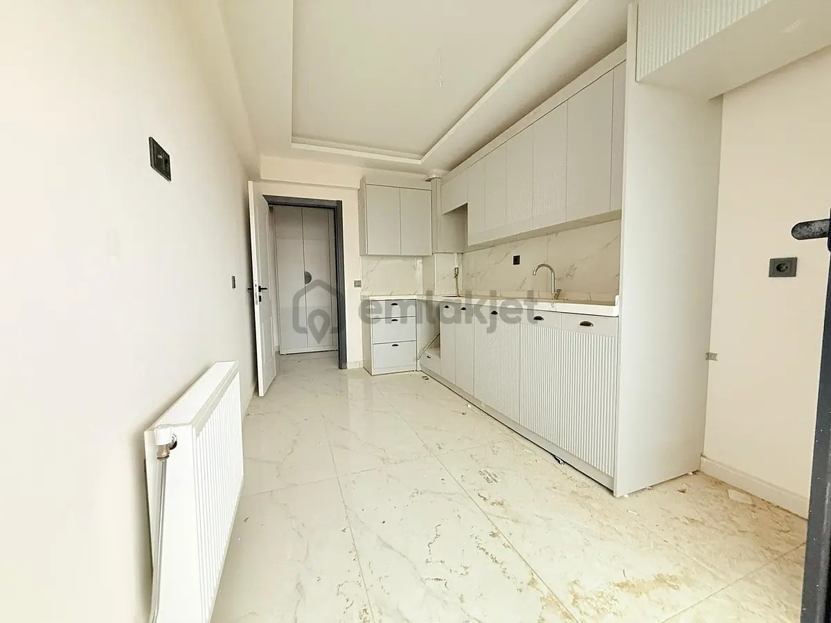 Yıldız'dan Site İçerisinde Ara Kat Şehir Manzaralı 2+1 !!