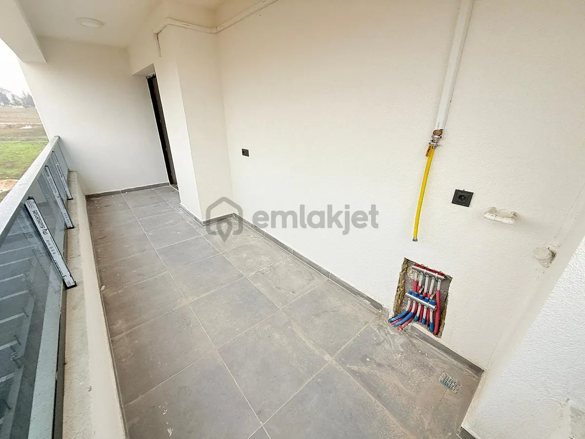 Yıldız'dan Site İçerisinde Ara Kat Şehir Manzaralı 2+1 !! - 12