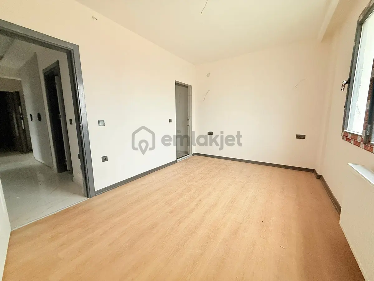 Yıldız'dan Site İçerisinde Ara Kat Şehir Manzaralı 2+1 !! - 28