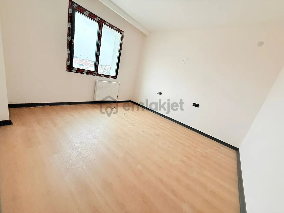 Yıldız'dan Site İçerisinde Ara Kat Şehir Manzaralı 2+1 !! - 22